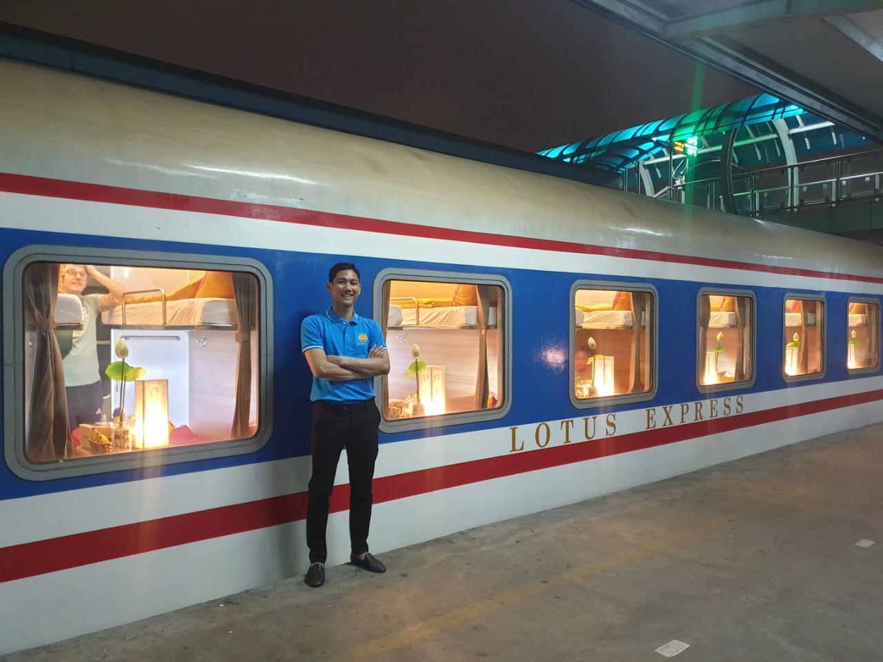 Dong Hoi - Ha Noi on SE20 (23h51 – 11h30), price per person, please double the price if you travel alone (Private 2-sleeper, One Way)